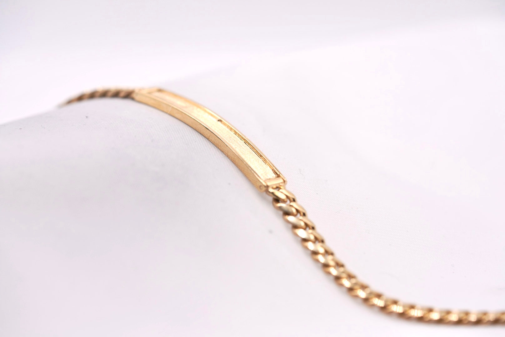 10k Plate Bracelet - Elegant Beauty