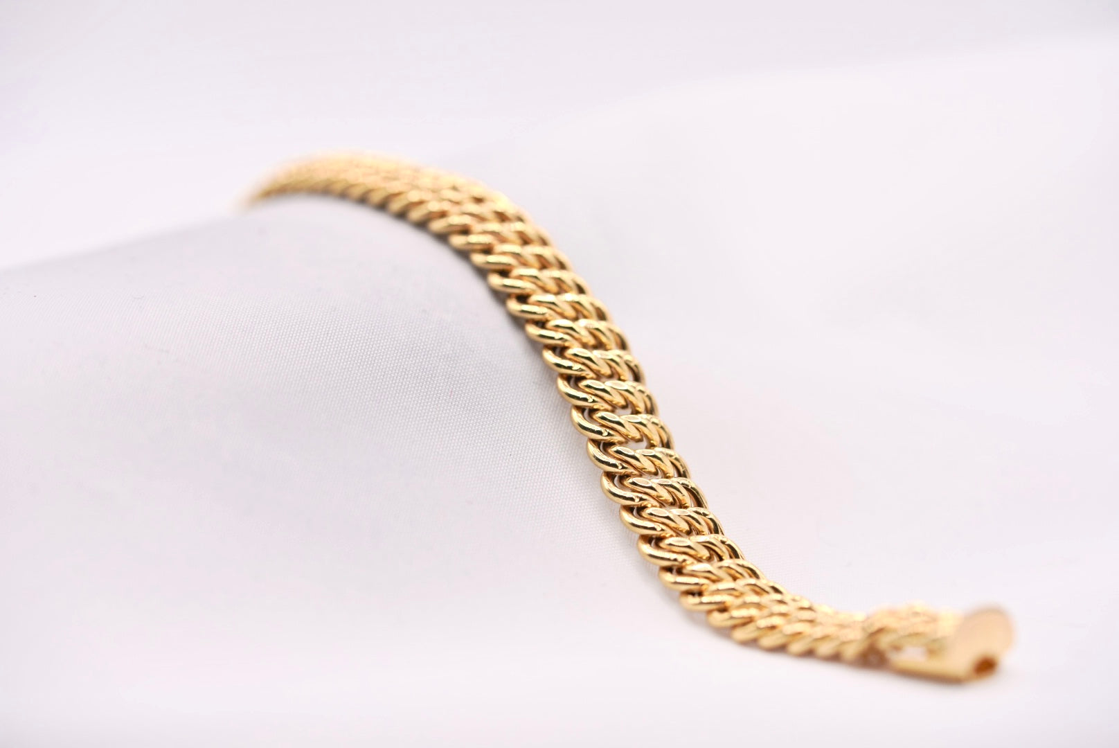 14k Linked Bracelet - Royal Style