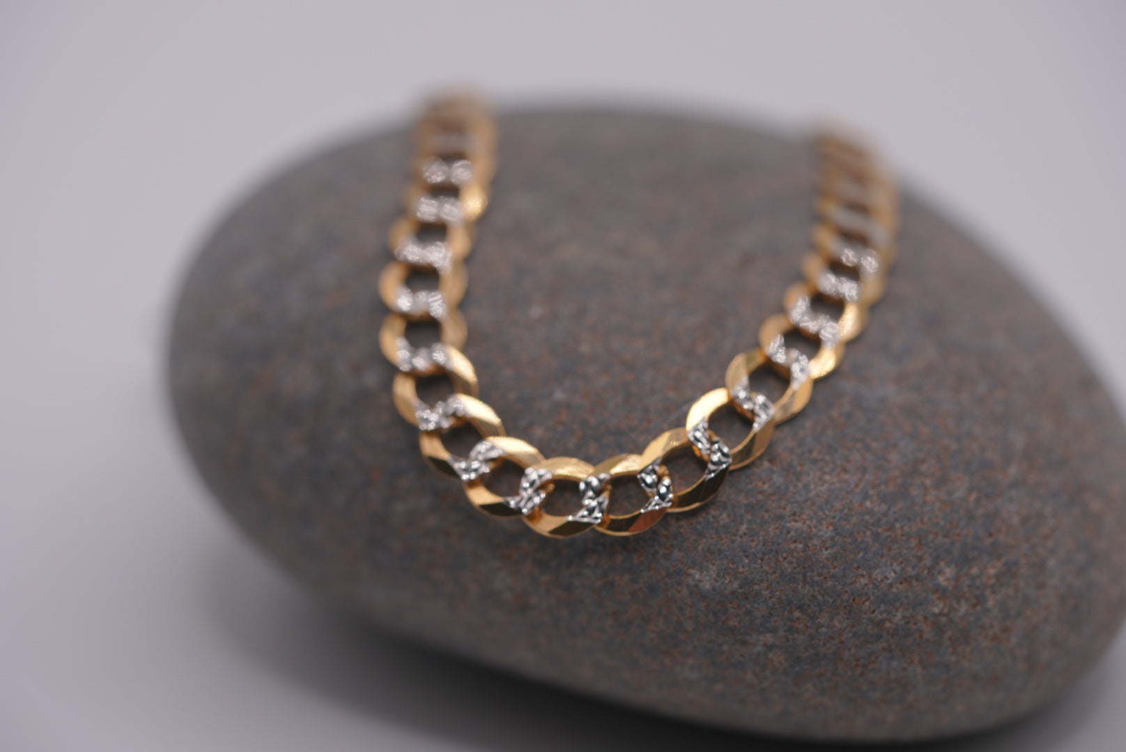 14k Diamond Cut Bracelet - Shiny Details