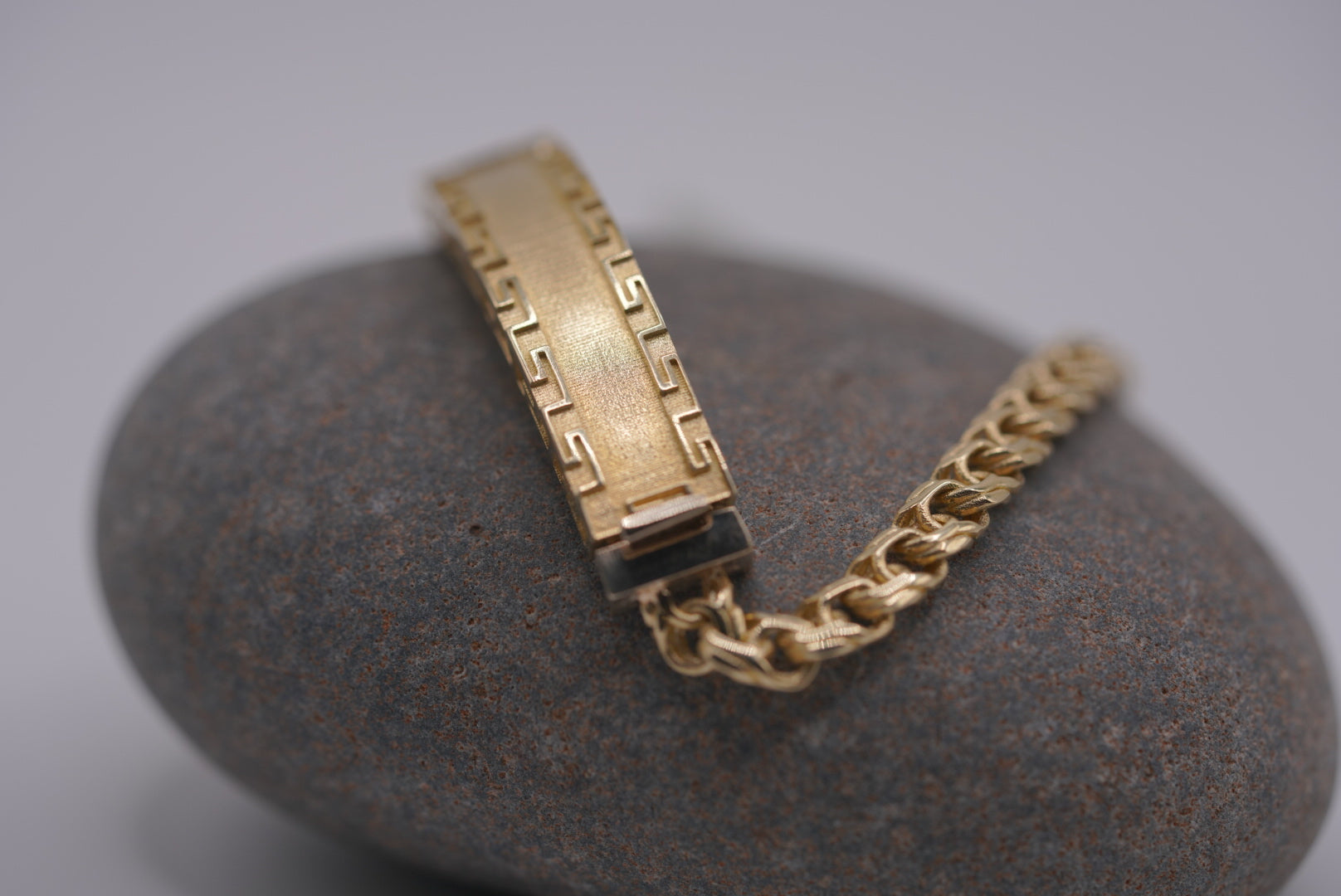 10k Unique Plate Bracelet - Royale Design
