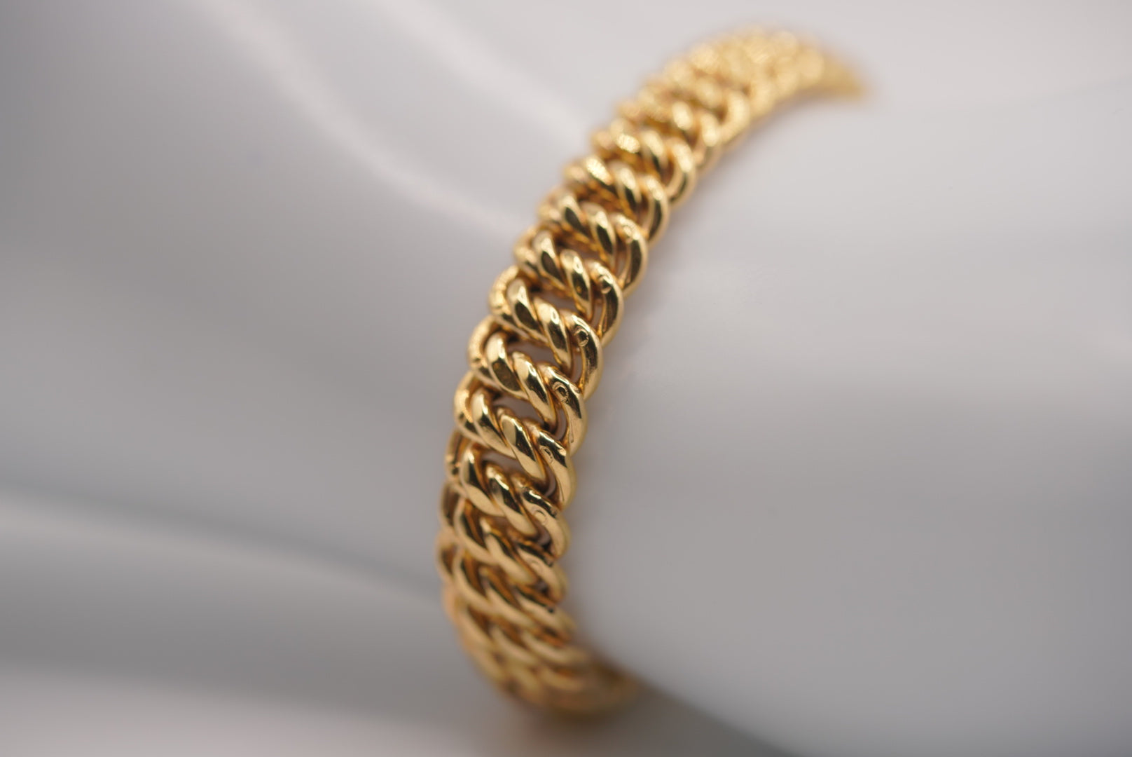 14k Linked Bracelet - Royal Style