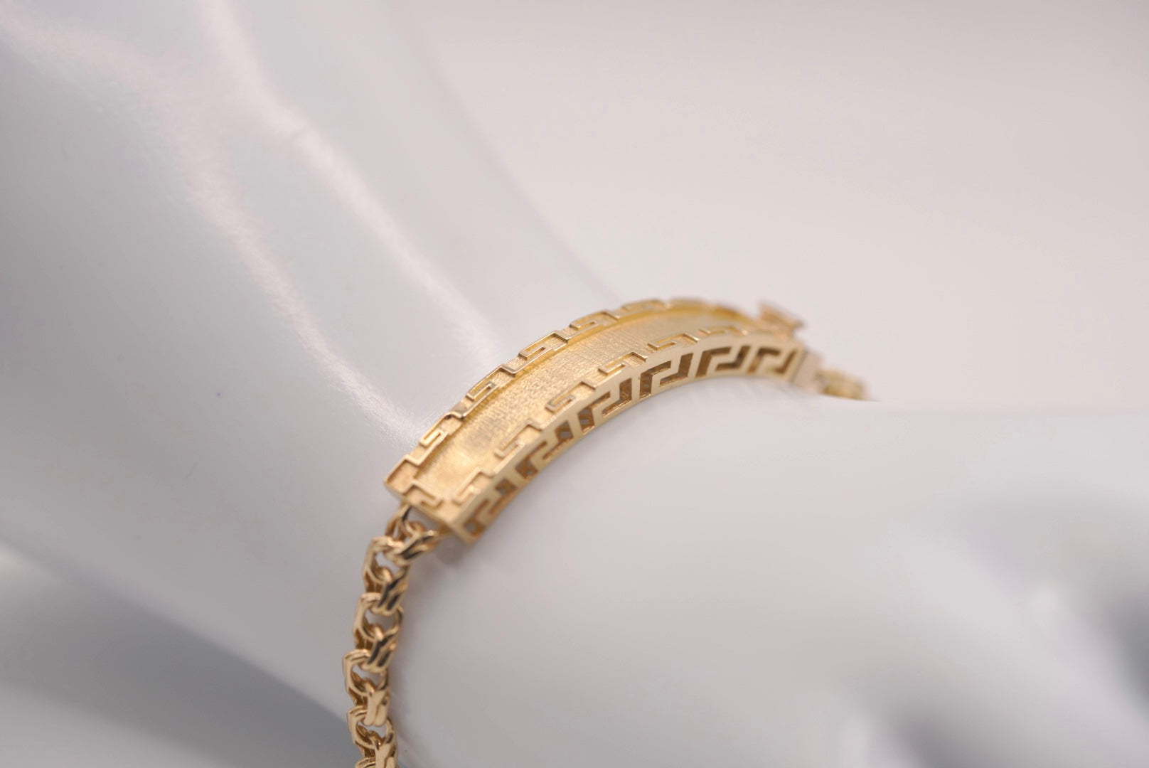 10k Unique Plate Bracelet - Royale Design
