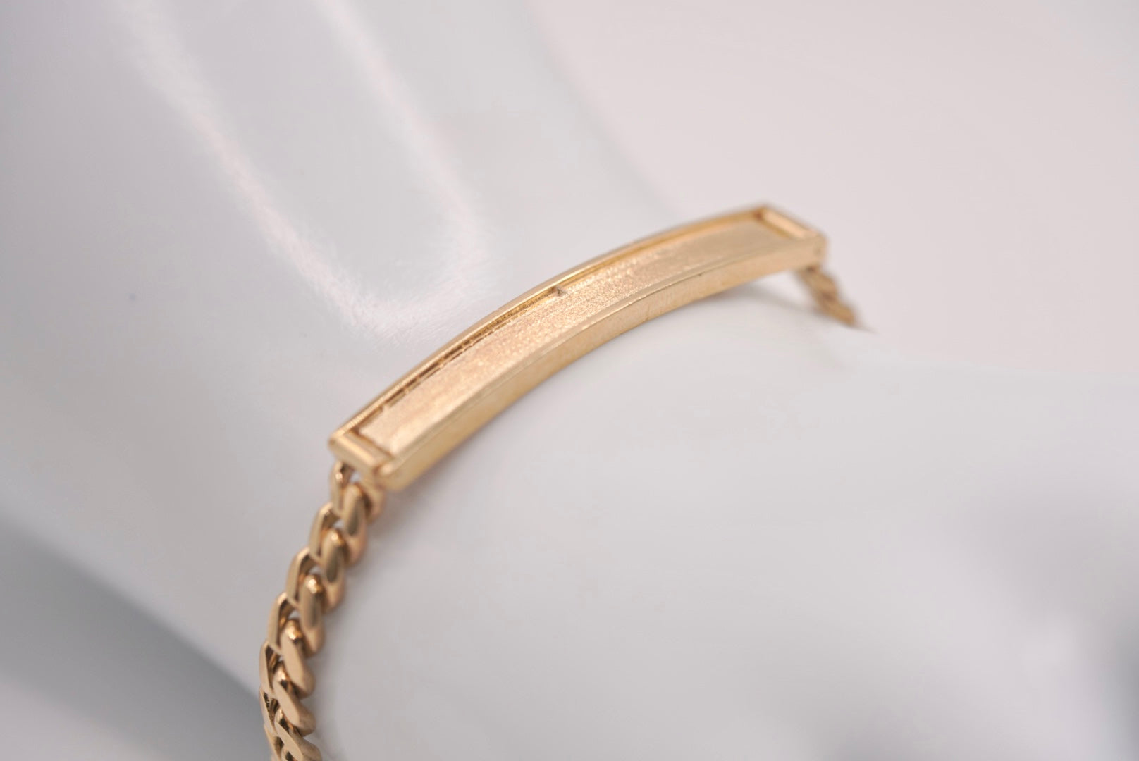10k Plate Bracelet - Elegant Beauty