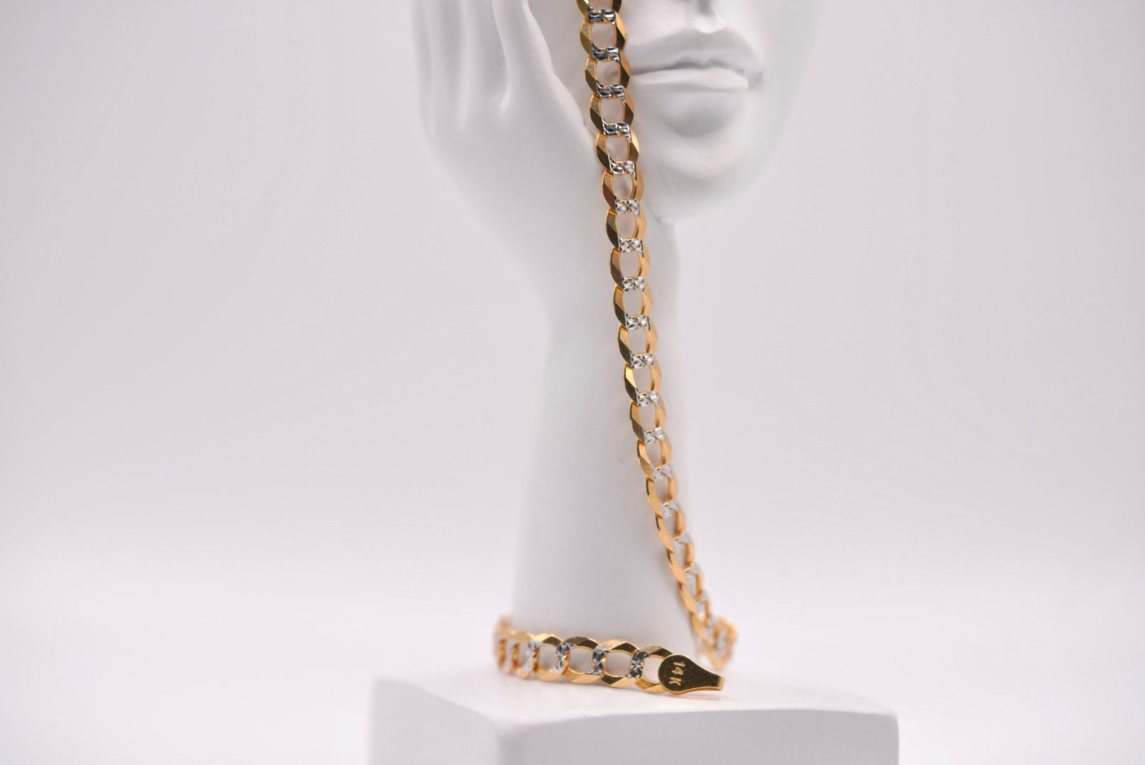 14k Diamond Cut Bracelet - Shiny Details