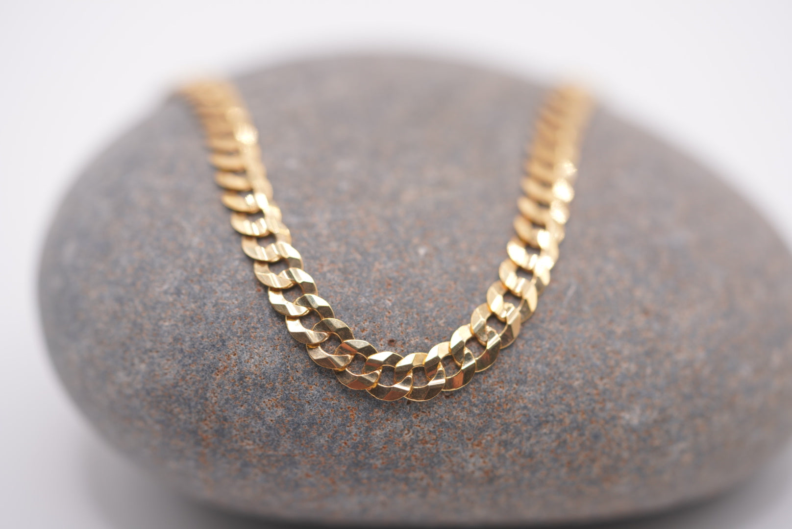 10k Diamond Cut Bracelet - Delicate Love