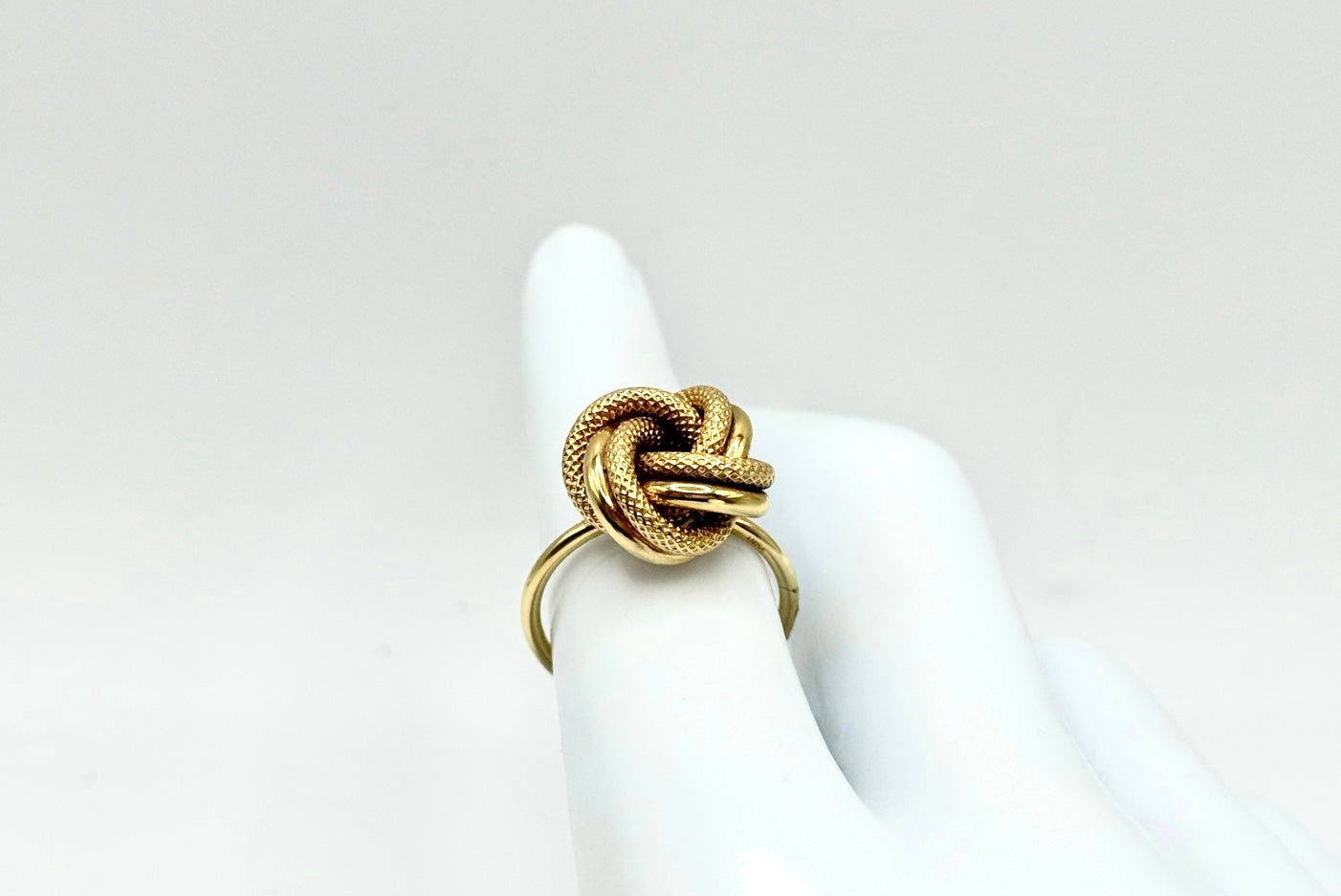 Knot Ring - Classic & Timeless