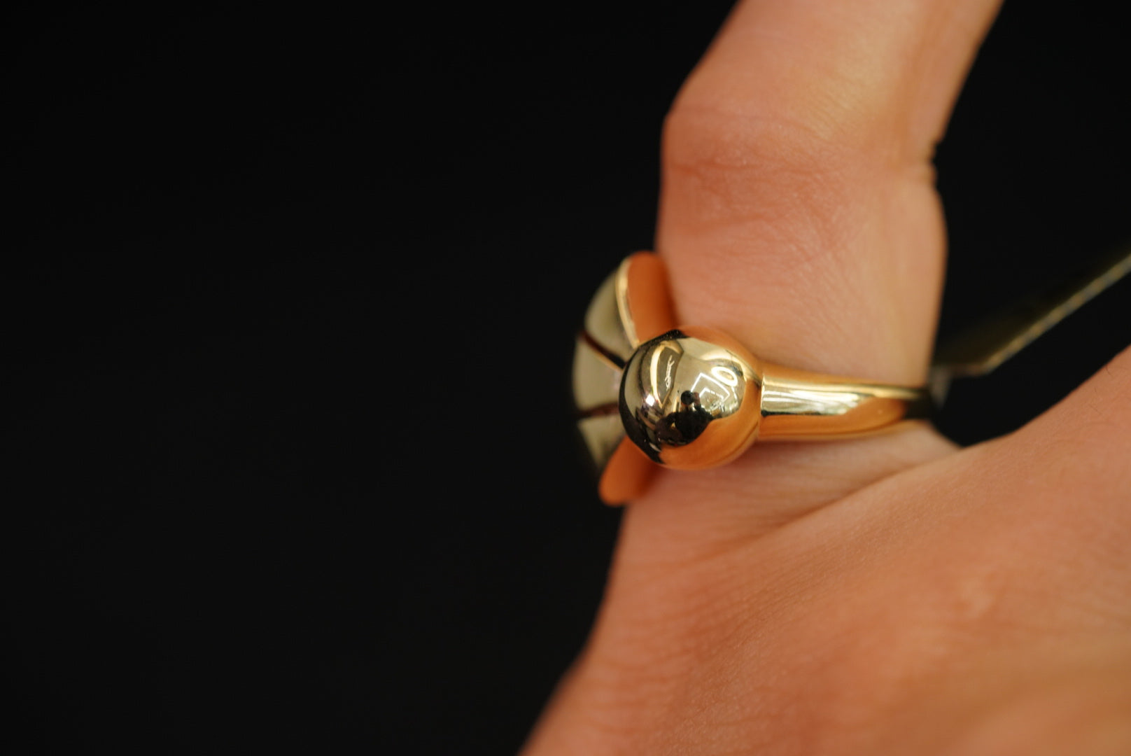 14k Ball with Border Ring