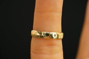 14k Lines Band Ring