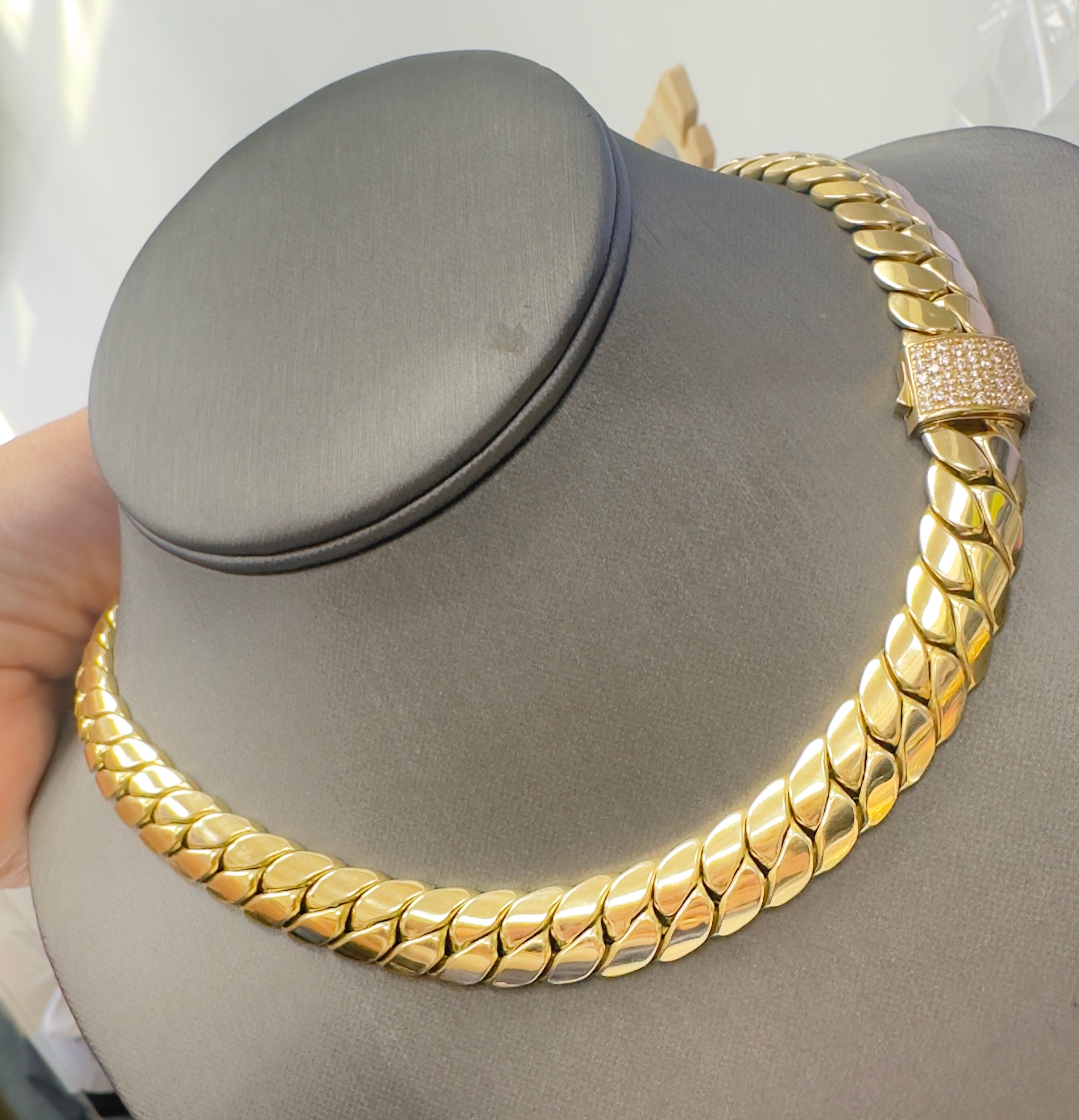 14k chain 22” 5.000$