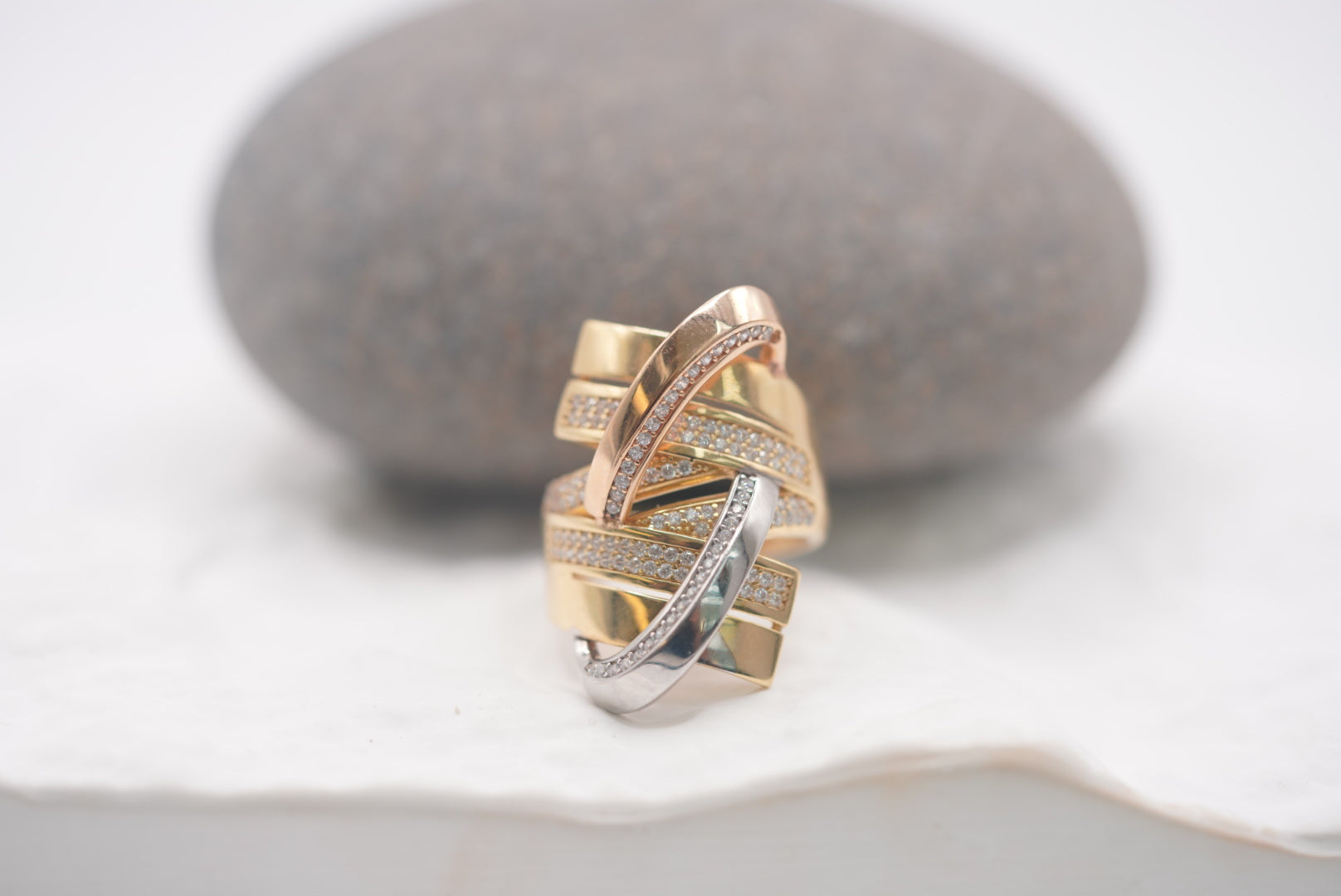 14k Women’s Ring - Elegant Emblem