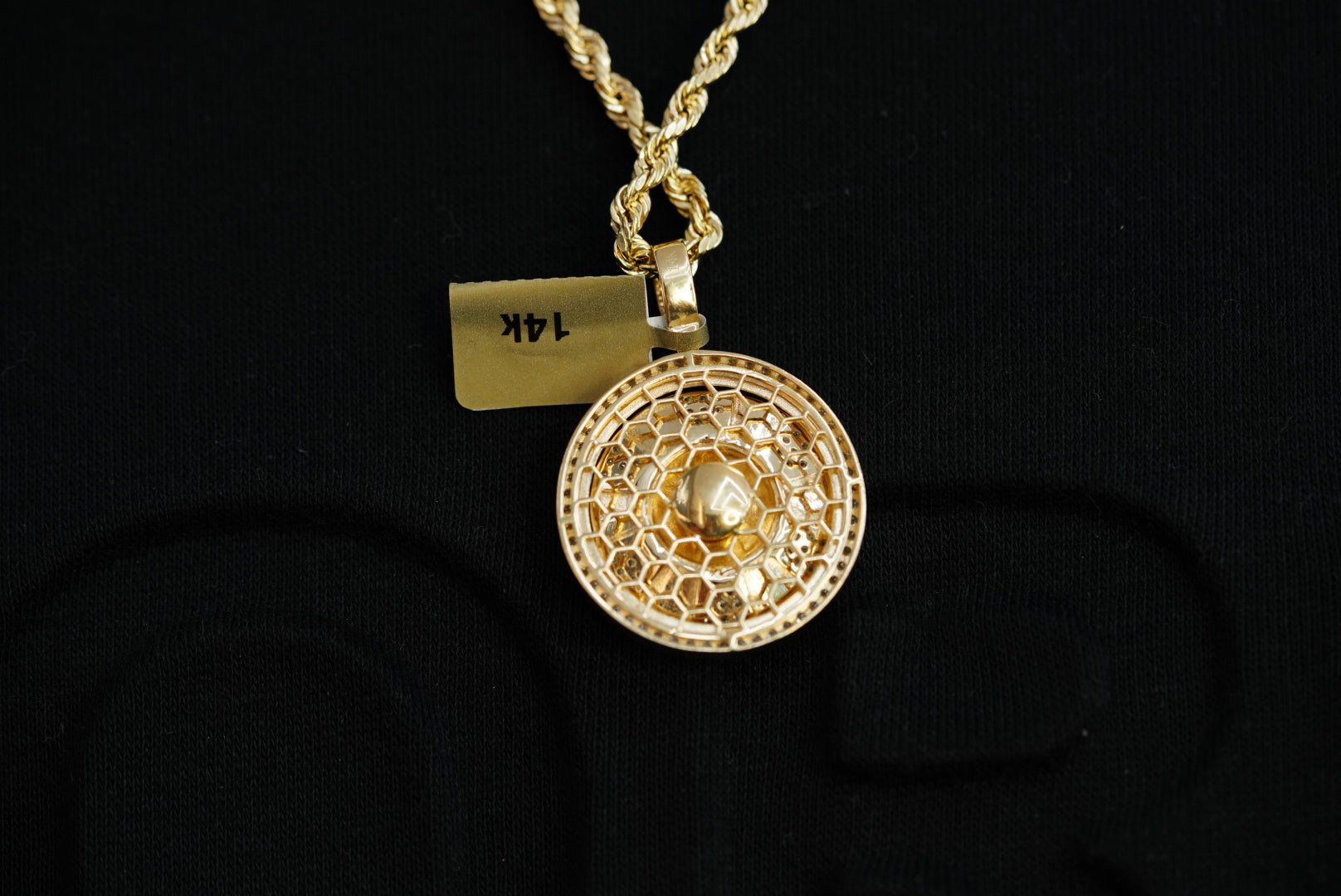 14k Round Pendant with Rope Chain