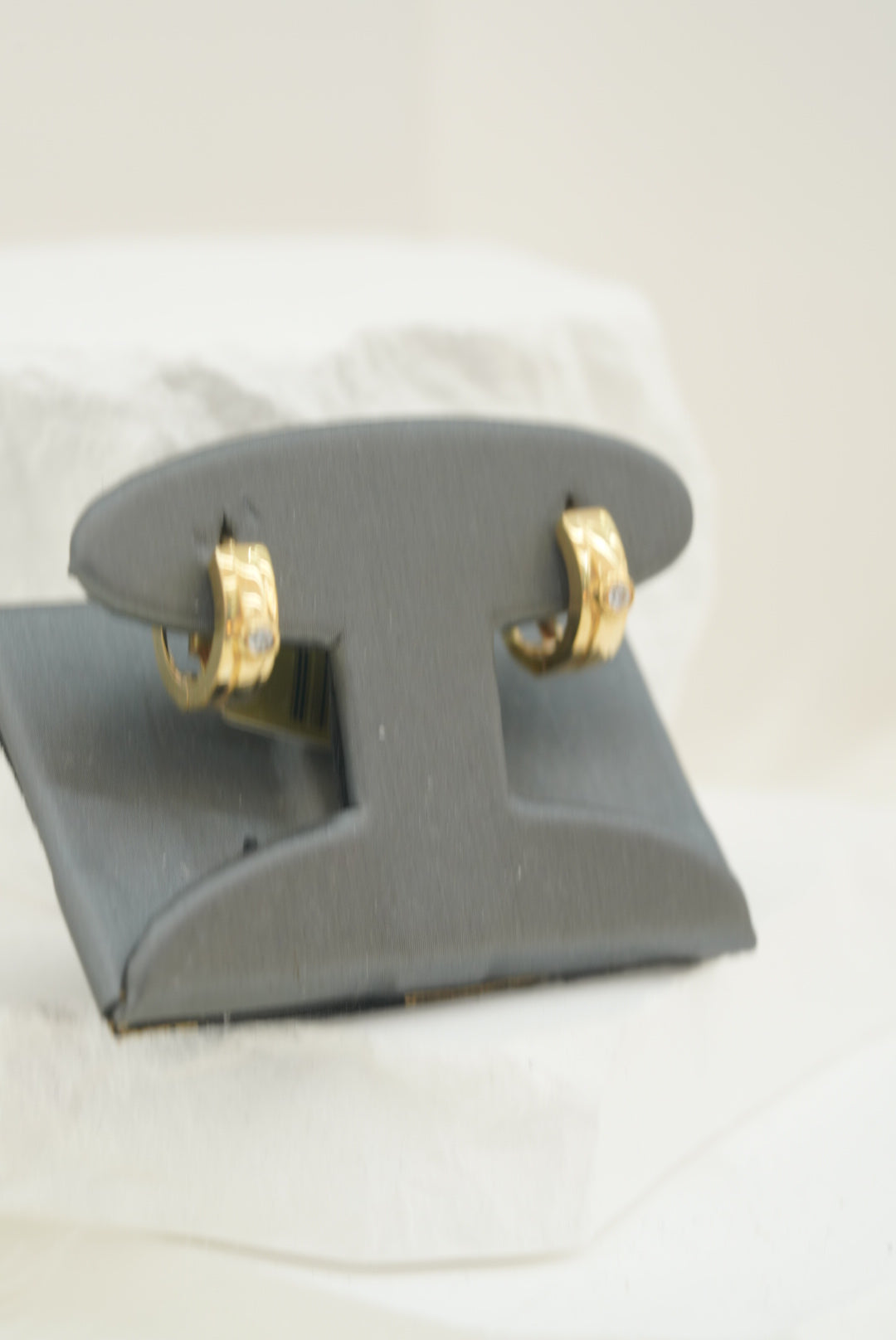 14k Hoops - Middle Stone