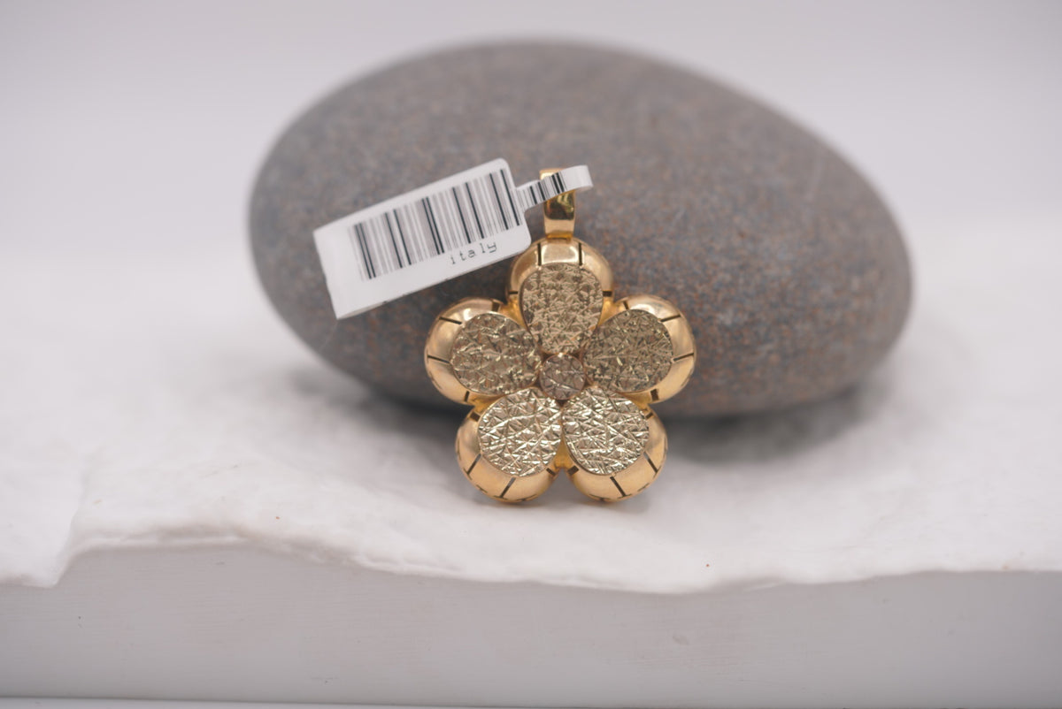 10k Pendant - Shiny Flower