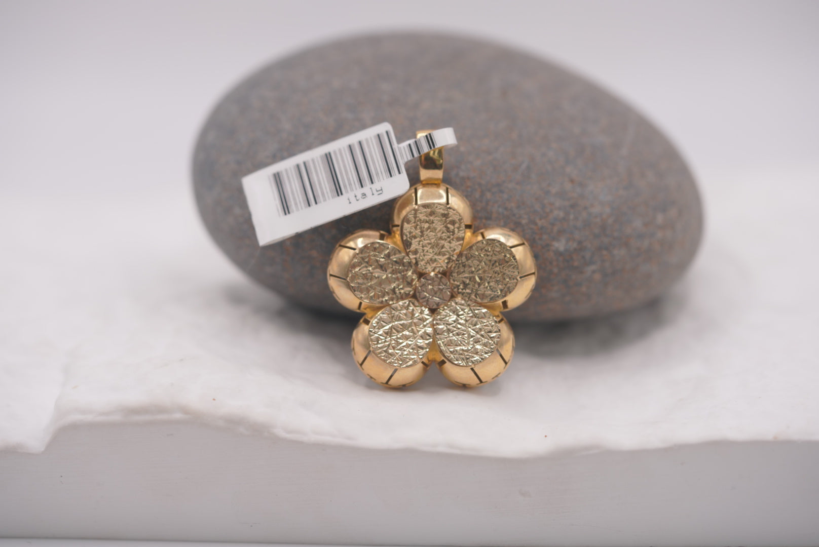 10k Pendant - Shiny Flower
