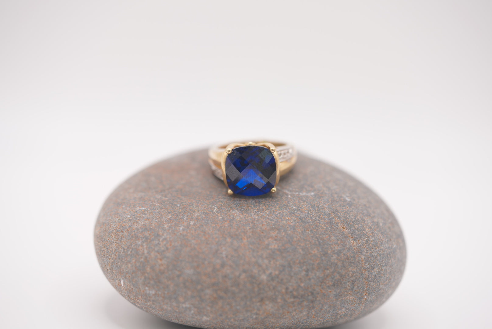 14k Women’s Ring - Blue Stone