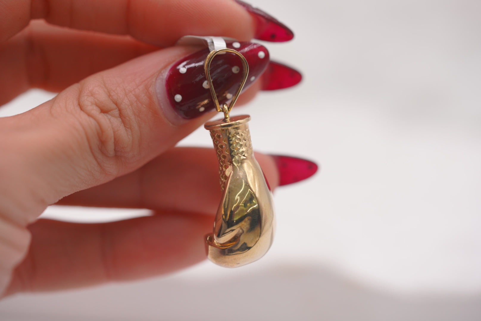 10k Men’s Pendant - Boxing Flex