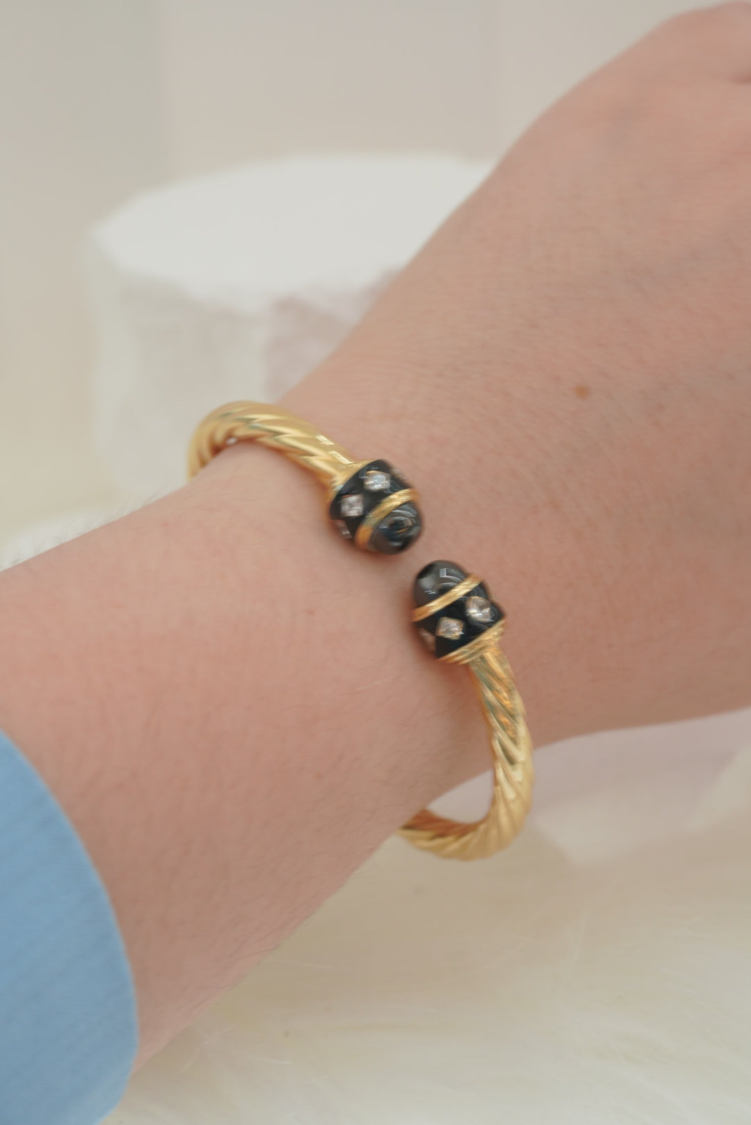 14k Bangle - Black Stones