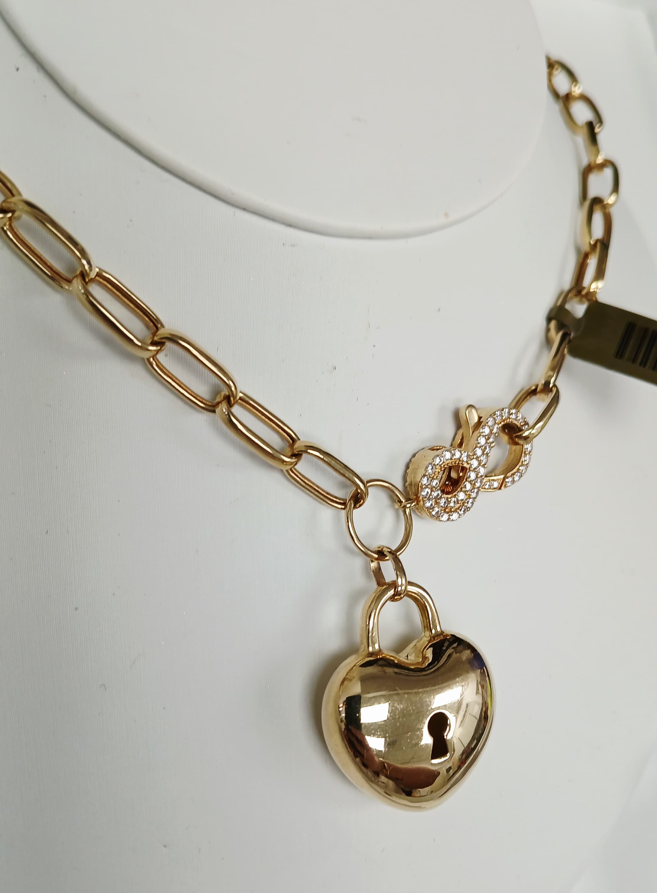 14k Choker with Heart Pendant - Modern & Stylish