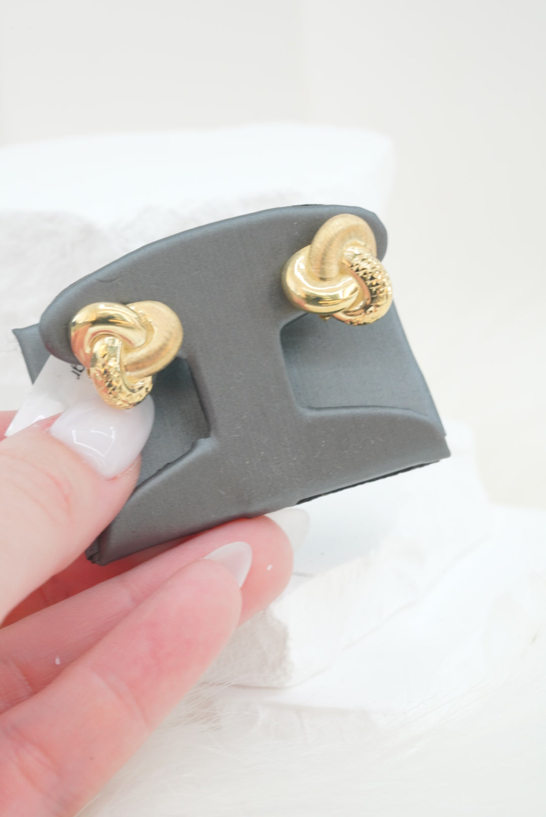 10k Earrings - Knotted Classy