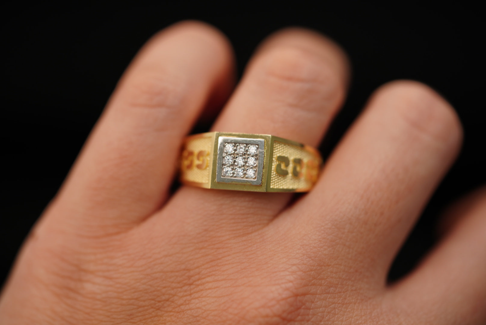 14k Square of Stones and Gold Design Ring