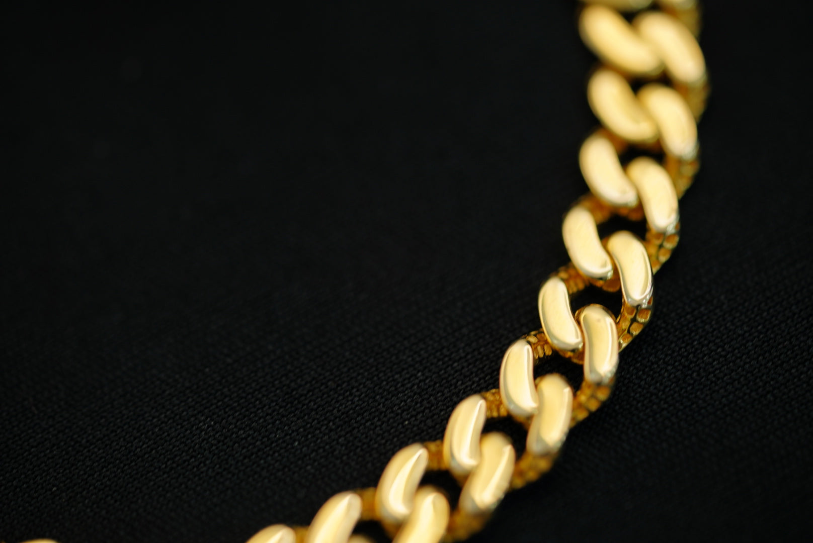 10k Cuban Link with Crystal Closure Bracelet