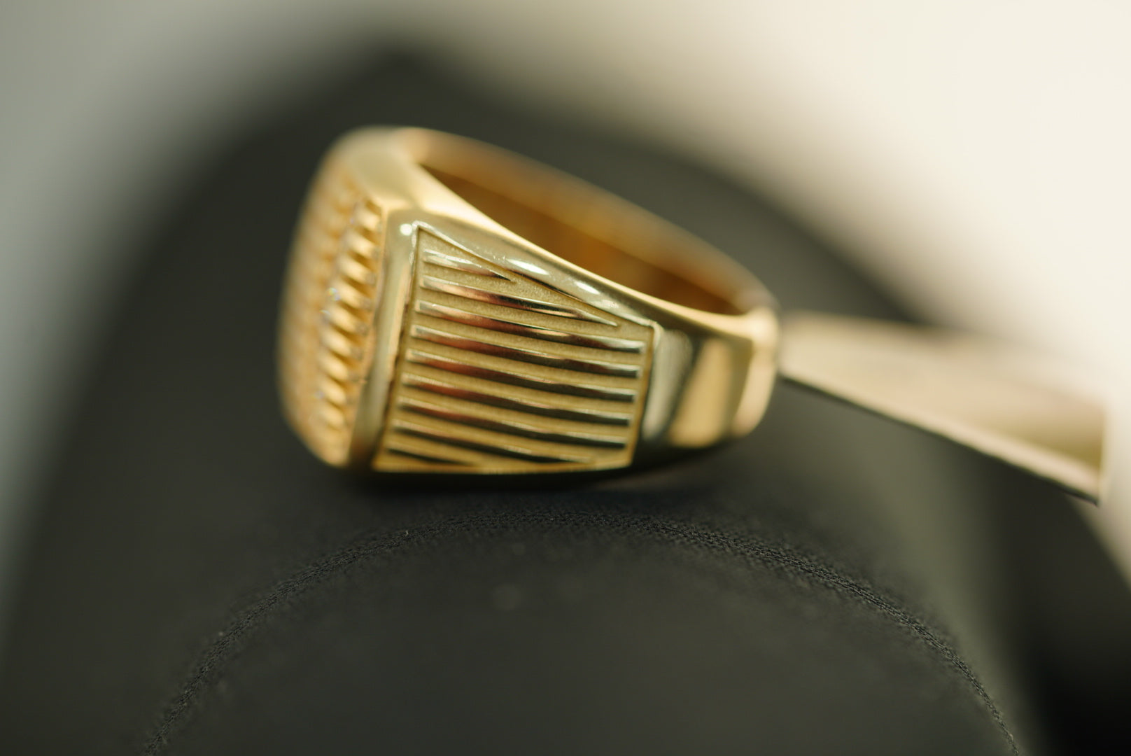 14k Square with Horizontal Lines Design Ring