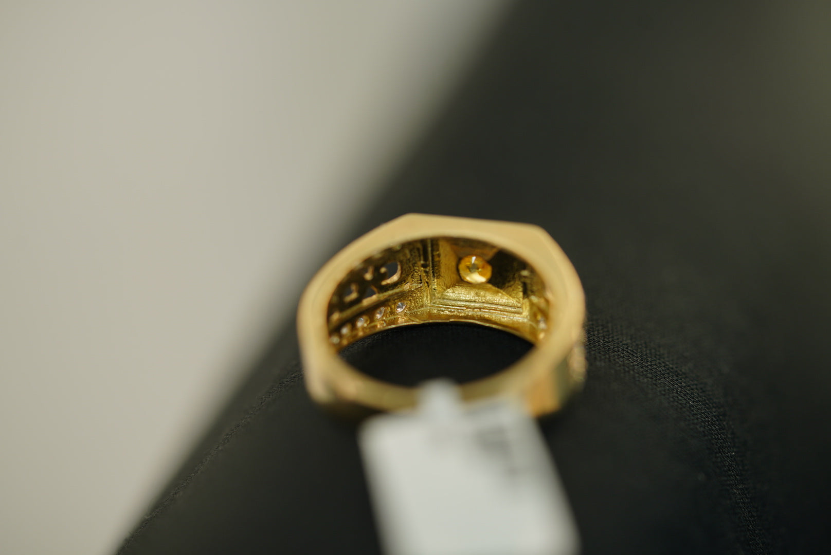 10k Rectangular with Yellow Crystal Inside Ring