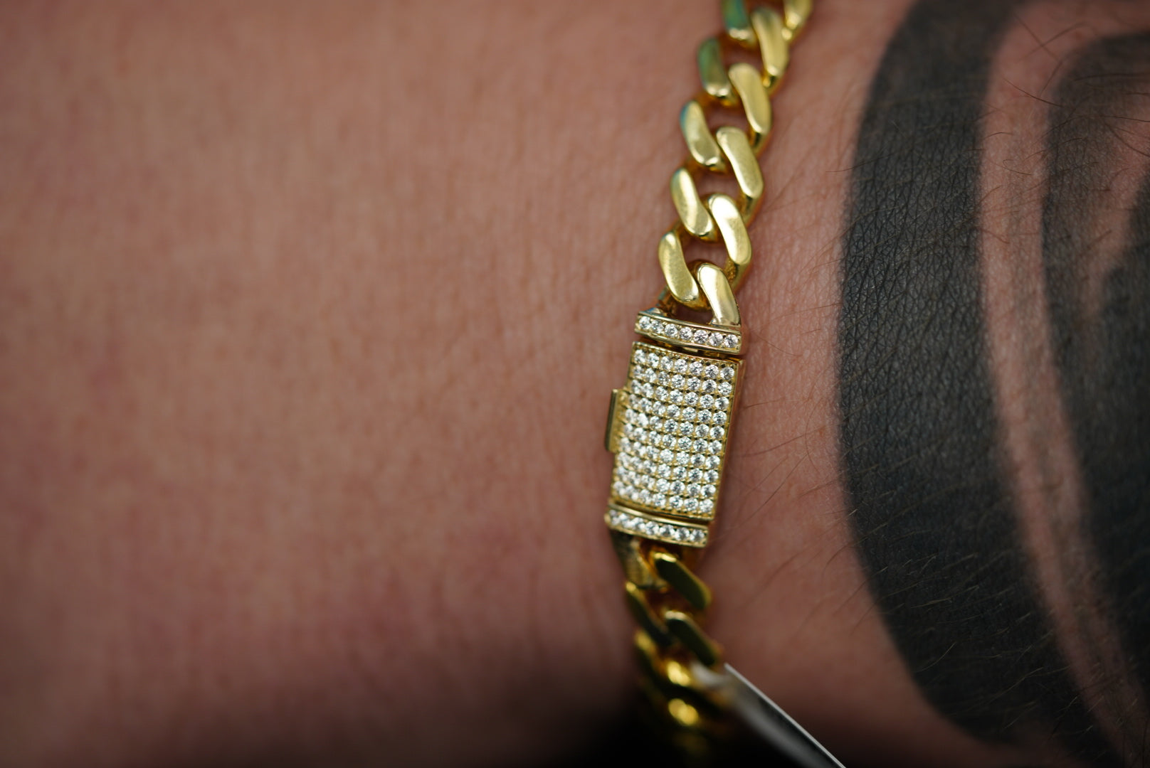 10k Cuban Link with Crystal Closure Bracelet