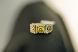 10k Rectangular with Yellow Crystal Inside Ring