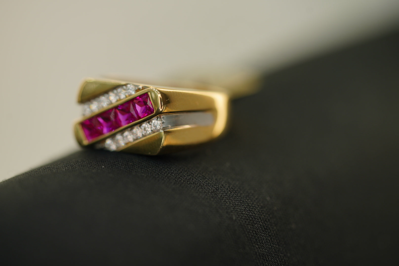 10k Rectangular with White and Pink Crystals Ring