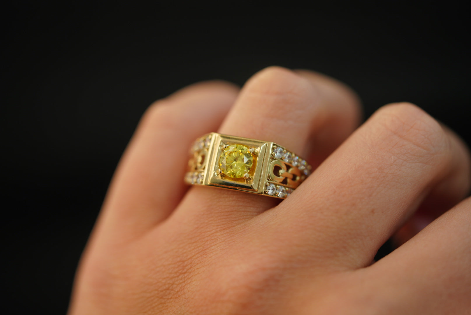 10k Rectangular with Yellow Crystal Inside Ring