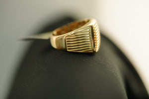 14k Square with Horizontal Lines Design Ring