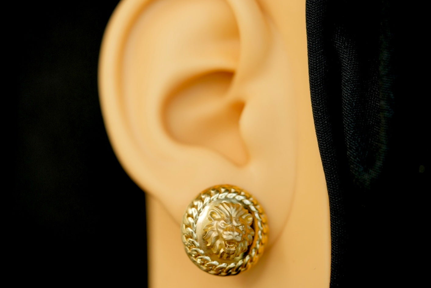 10k Lion Link Earring