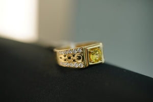 10k Rectangular with Yellow Crystal Inside Ring