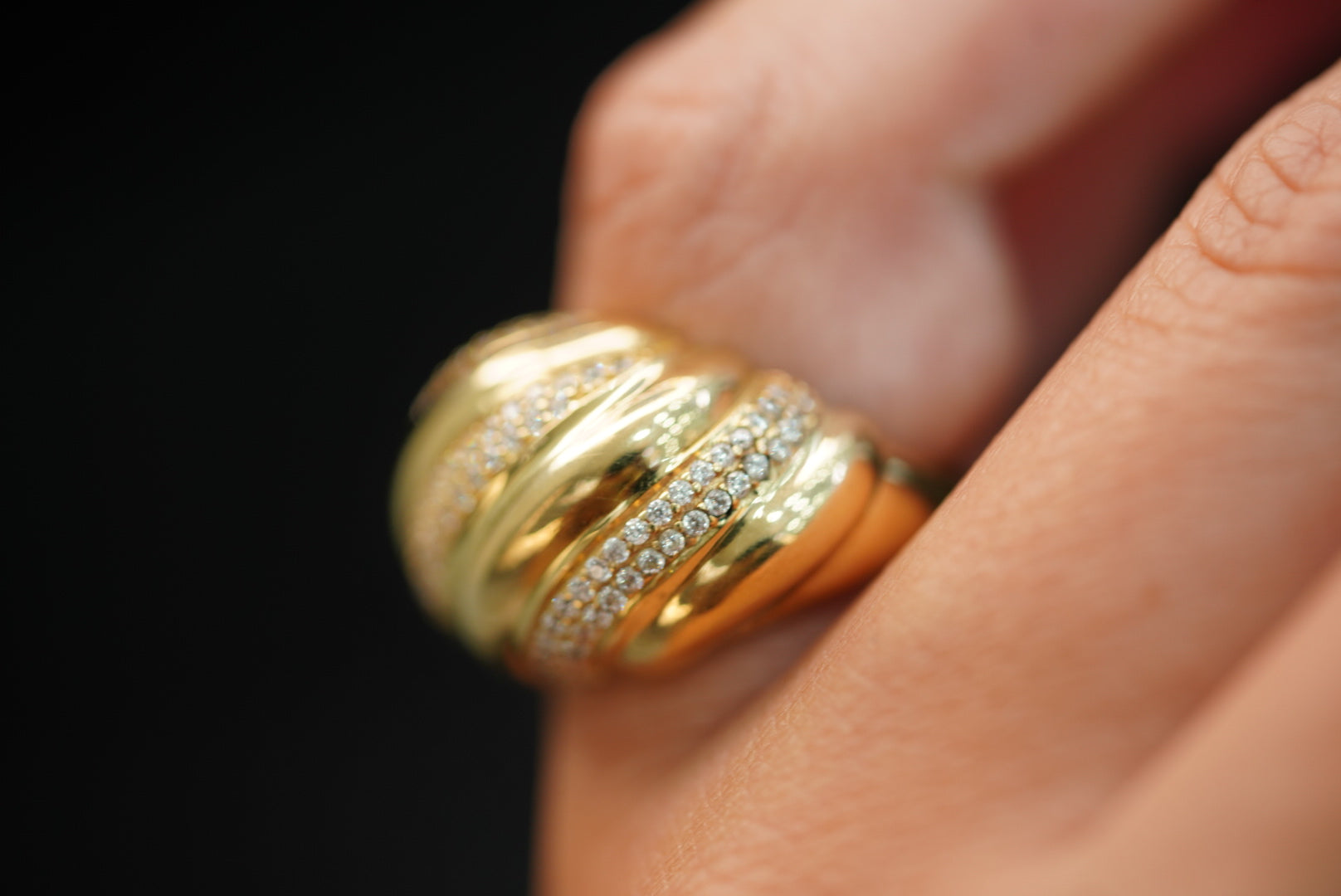 14k Inflated with Waves of Crystals Ring