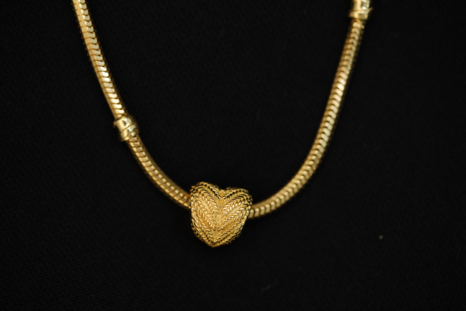 14k Detailed Heart Gold Charm
