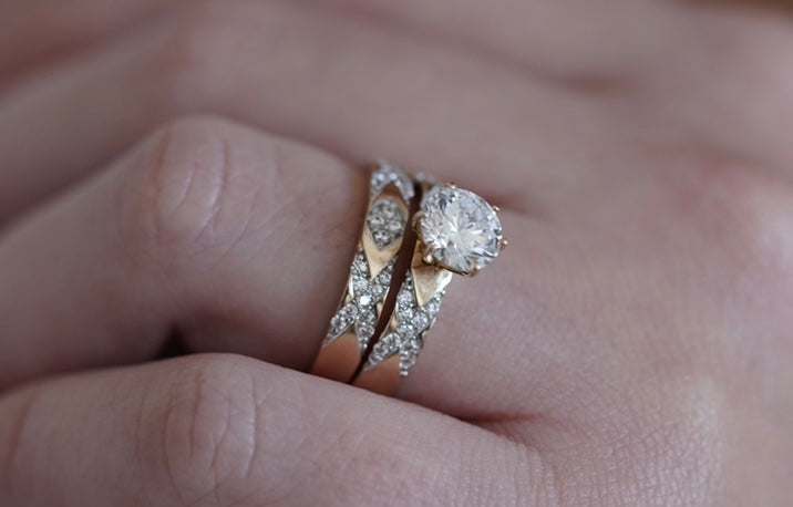 14k trío de anillos con diseño con piedras - Italy Gold