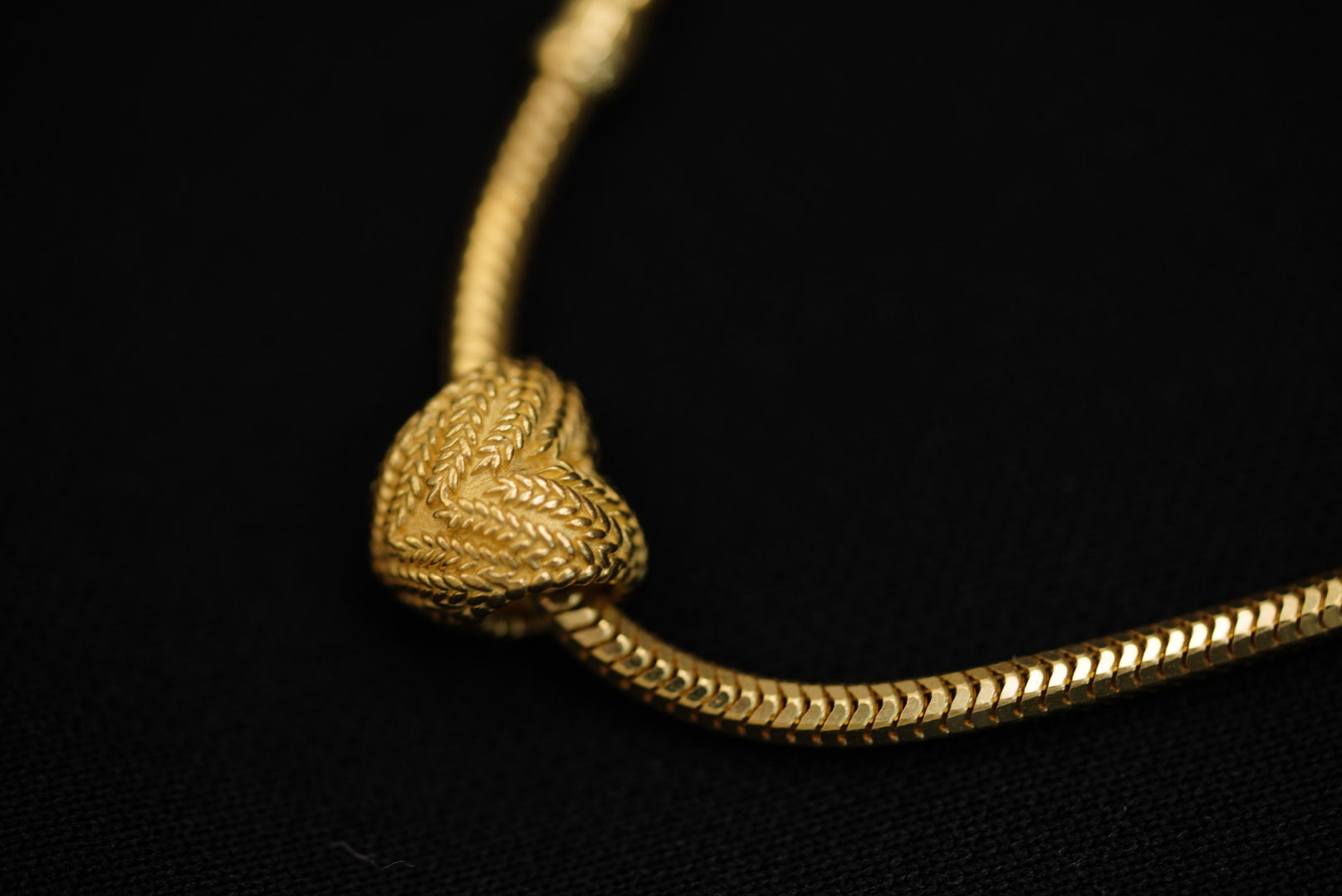 14KT Detailed Heart Gold Charm