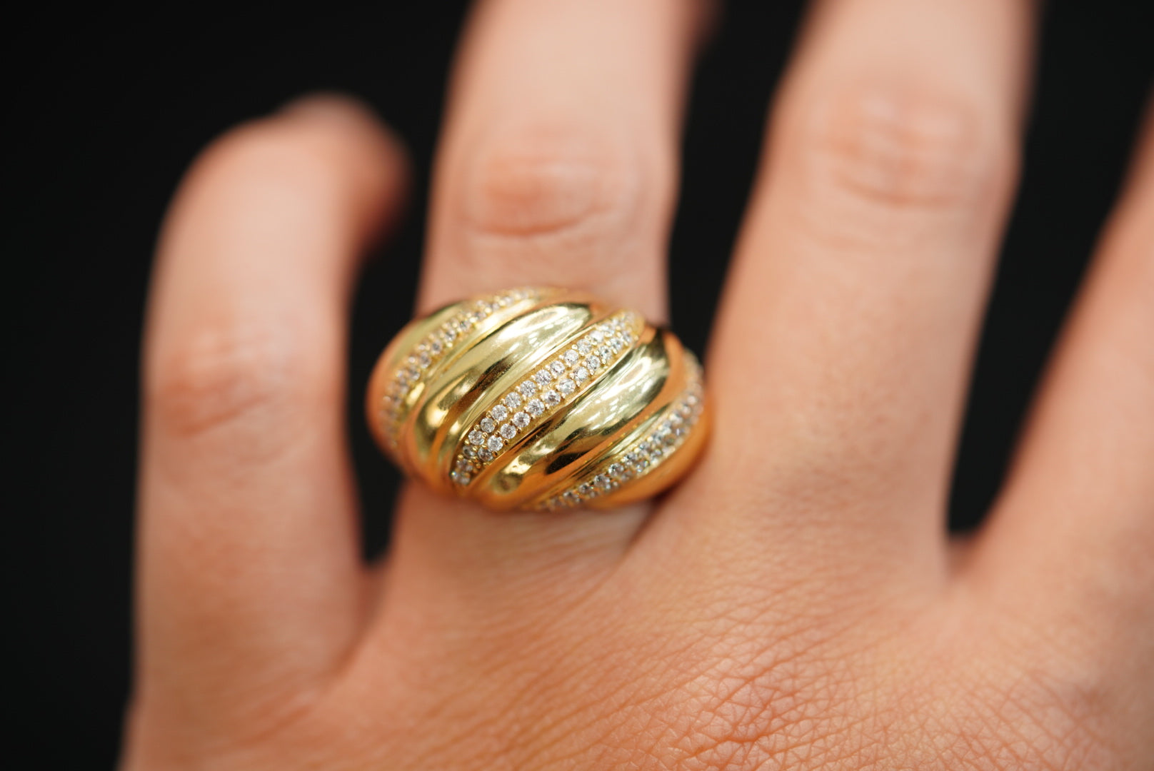 14k Inflated with Waves of Crystals Ring