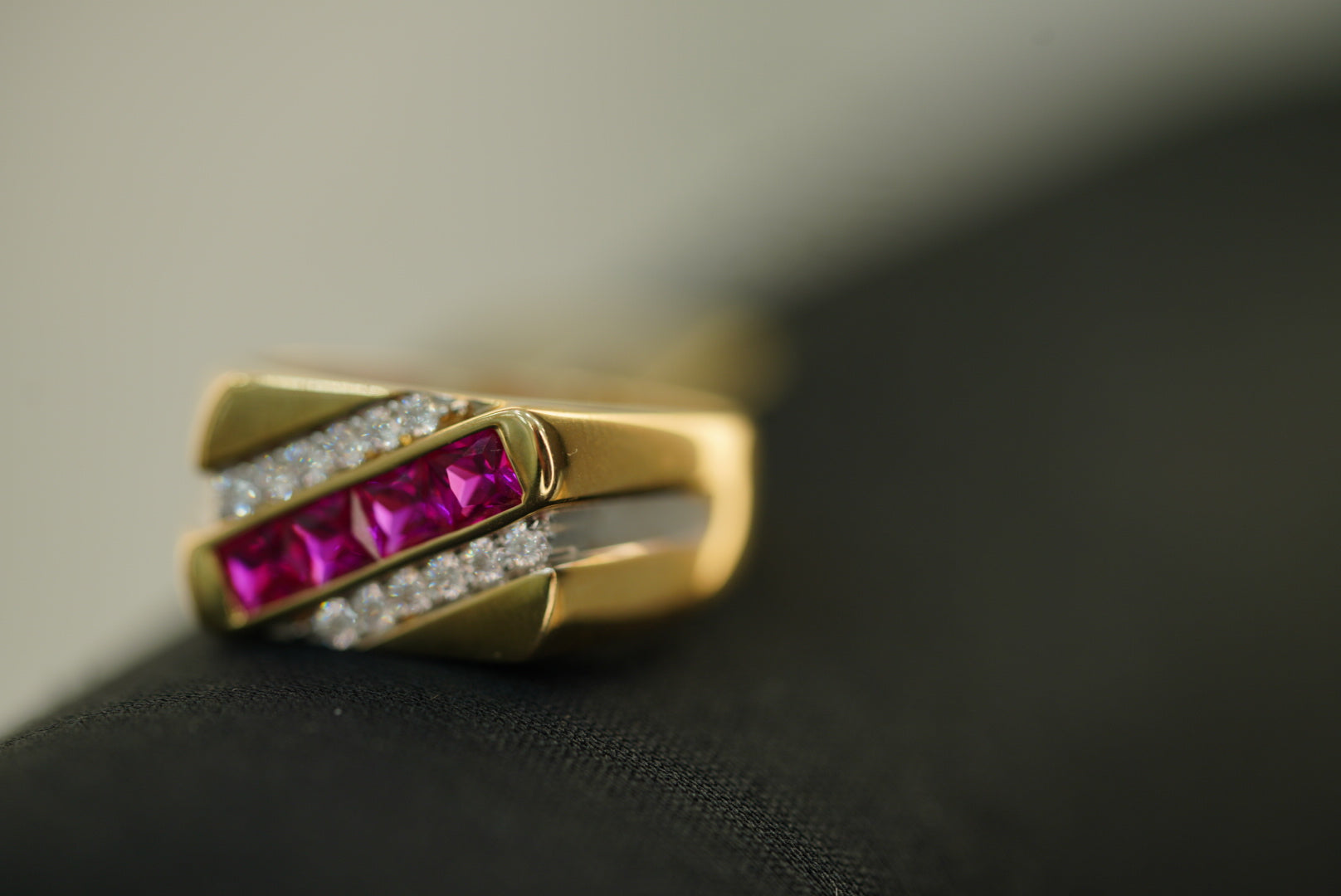 10KT Rectangular with White and Pink Crystals Ring